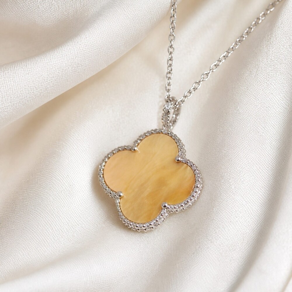 Van Cleef & Arpels Elegant Signature Necklace Style 1 | New with Box - Picture 4 of 9
